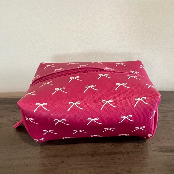 Dabney Lee - Dark Pink & White Bow Print Cosmetic Pouch with Zipper - NWOT - Picture 1 of 8